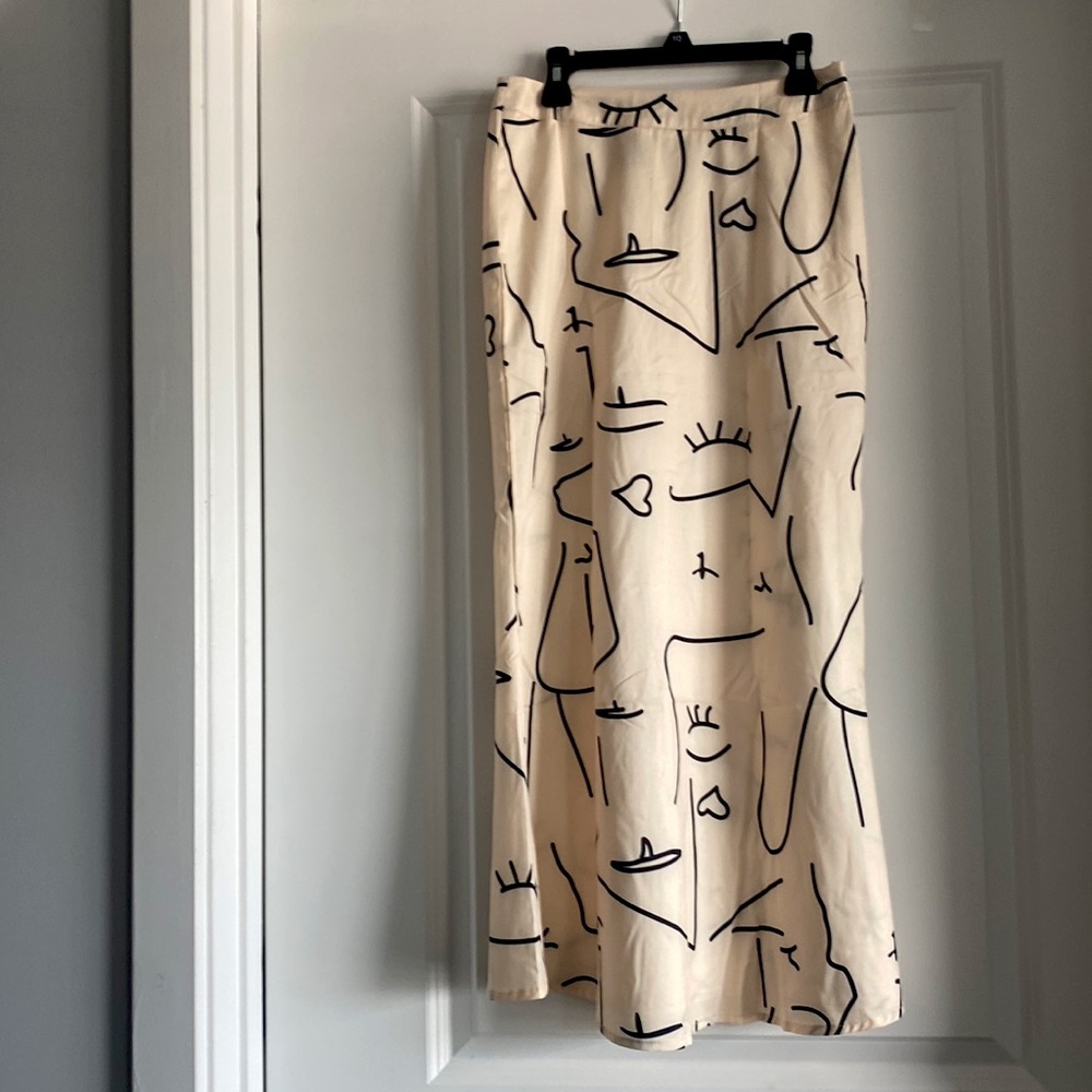 Cream & Black Face Pattern Design Skirt